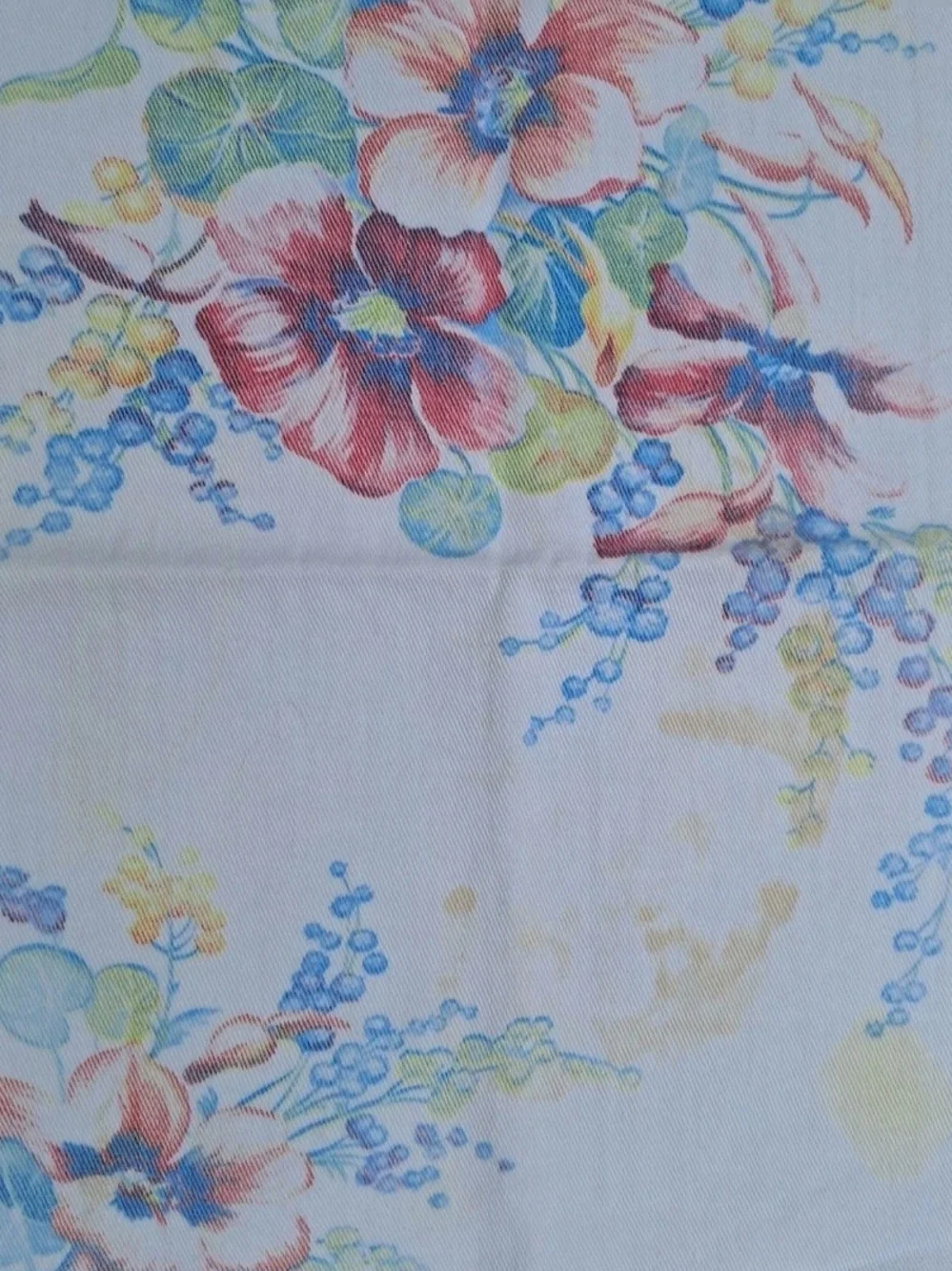 Vtg Floral Placemats Set 4 White Red Serged Edge Cotton Twill Midcentury *stain*